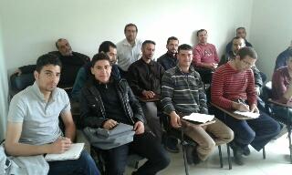 SURİYE DOSTLUK DERNEĞİ VE TAMEB İŞBİRLİĞİ İNŞAAT TEKNOLOJİS EĞİTİMLERİ SINIF İÇİNDEKİ DERSLERDEN GÖRSELLER