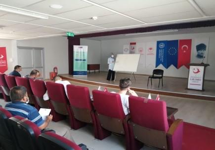 Türkiye'deki Geçici Koruma Altındaki Suriyelilerin ve Ev Sahibi Toplulukların Sosyal Yardımlaşma 